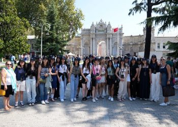 Mercedes-Benz Türk, Yıldız Kızlar’la geleneksel İstanbul ziyaretinde bir araya geldi