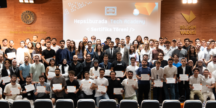 Geleceğin teknoloji liderleri sertifikalarını aldı