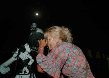 Aya Yolculuk: Gökyüzü tutkunlarına büyüleyici bir gece