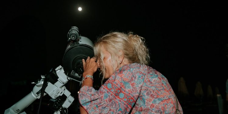 Aya Yolculuk: Gökyüzü tutkunlarına büyüleyici bir gece