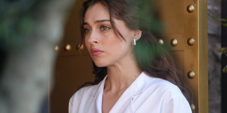 Oyuncu Cemre Baysel oynamak istediği güçlü kadın karekteri Leyla’da buldu