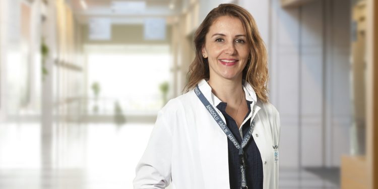 Op. Dr. Burcu Usta Uslu : Doktora danışmadan lens kullanmayın