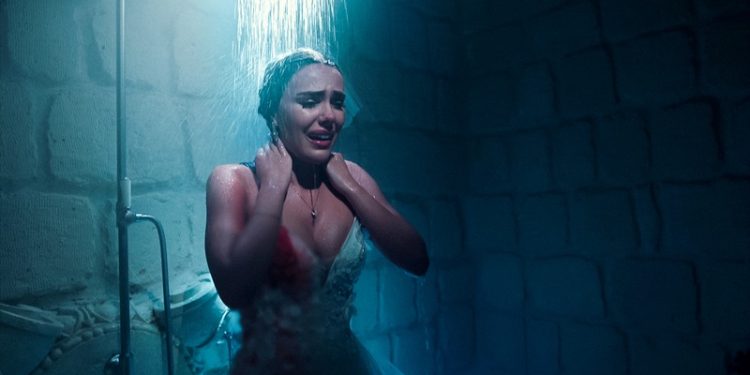 Özgü Kaya,  sahnede hem ağladı, hem ağlattı