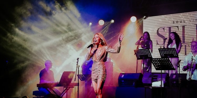 Selen Beytekin yaz akşamlarına cazın büyüsünü getirdi