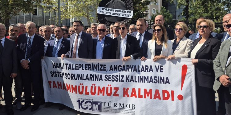 TÜRMOB’dan Hazine ve Maliye Bakanlığı Önünde eylem
