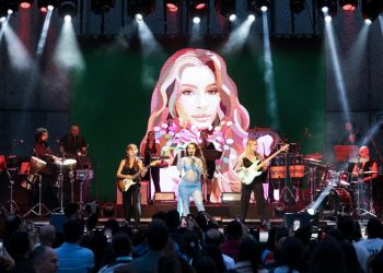 İş sanat cuma iş çıkışı’nda Atiye sahnedeydi