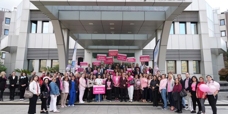 Kadıköy Belediyesi meme kanserinde erken tanının önemine dikkat çekti