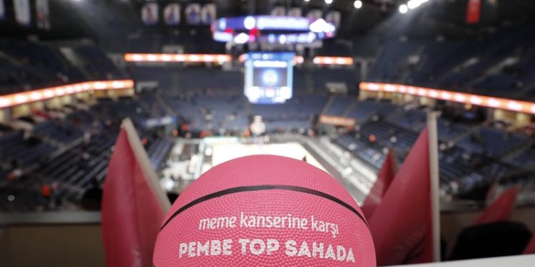 Pembe top sahada, Boyner yedi yıldır yanında