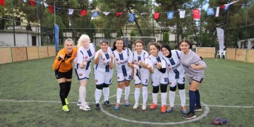 Kadınlar futbol oynarsa dünya yerinden oynar