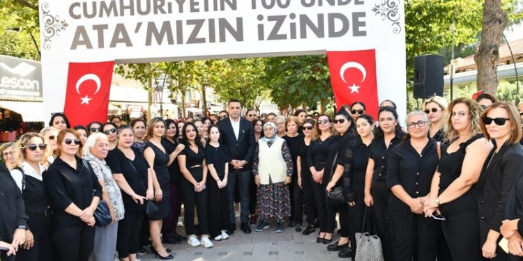 Çiğli’de Kadın el emeği kermesi kadınlar şiddete karşı siyah giydiler