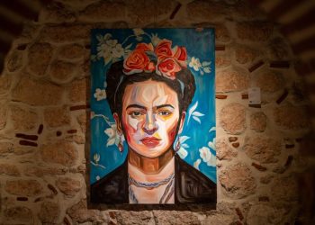 Hayatında sanata her zaman yer veren sanatçı : Ayşe Betil