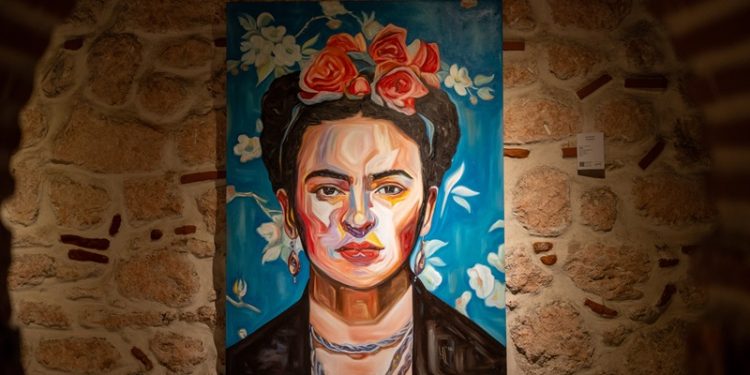 Hayatında sanata her zaman yer veren sanatçı : Ayşe Betil