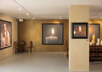 Çağatay Odabaş’ın Yeni Sergisi “Işık. Gölge. Sahneler” ile Her Eser Bir Film Sahnesi