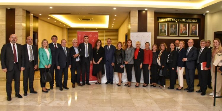 Yönetim Kurulunda Kadın Derneği’nden Gaziantep Sanayi Odası’na ziyaret