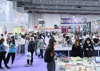 İZKİTAP’a ilk günden yoğun ilgi