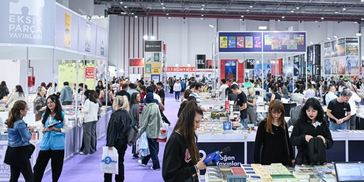 İZKİTAP’a ilk günden yoğun ilgi