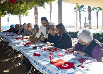 Alzheimer hastaları deniz kenarında hem sosyalleşti hem cumhuriyeti kutladı
