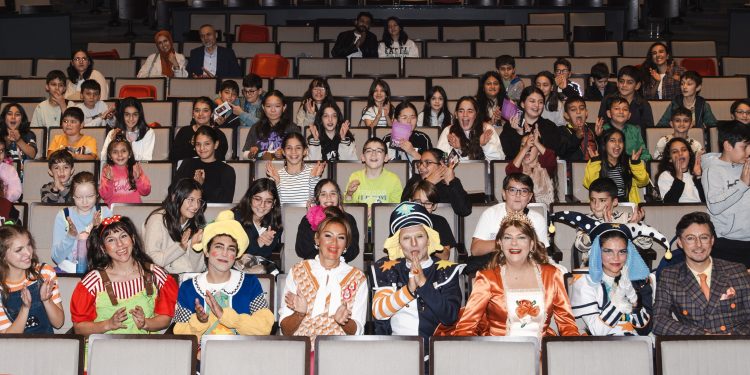 “İlk Tiyatrom, İlk Konserim” Projesi kapsamında binlerce çocuk ve genç sanatla tanışıyor…