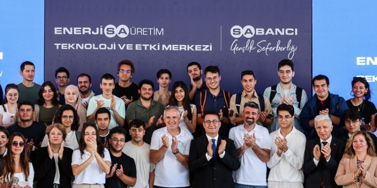 Beyin göçünü beyin gücüne dönüştüren  Sabancı, seferberlik ateşini İzmir’de yaktı