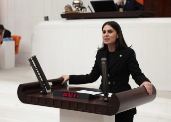 Milletvekili Gizem Özcan, Bakan Tekin’e seslendi: “Tasarruf bahanesiyle özel gereksinimli bireylerin yaşam boyu öğrenme hakkı gasp edildi!”