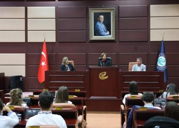 Ayşe Ünlüce : “Farklı Kültürlerle Bir Arada Yaşıyoruz”