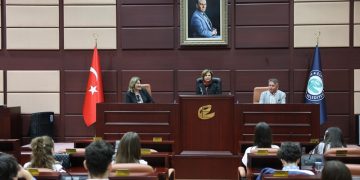 Ayşe Ünlüce : “Farklı Kültürlerle Bir Arada Yaşıyoruz”