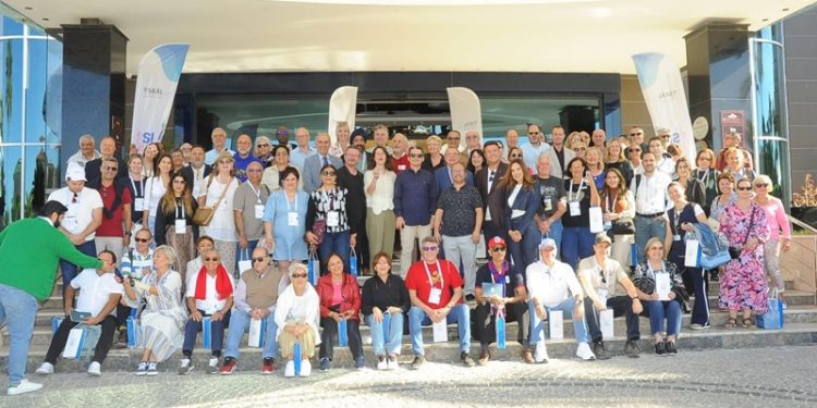 Çeşme skal dünya kongresini taçlandırdı