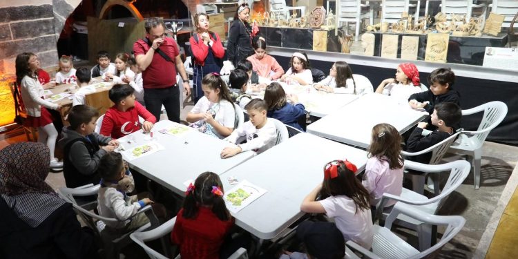 “Bavulumda Sanat Var – Lületaşı Avcıları” etkinliği ile çocuklar lületaşını öğrendi