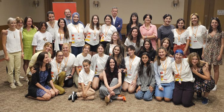 İpek Kıraç’tan Dünya Kız Çocukları Günü mesajı: Kız çocuklar için dayanışma ağı yaratmak hepimizin sorumluluğu