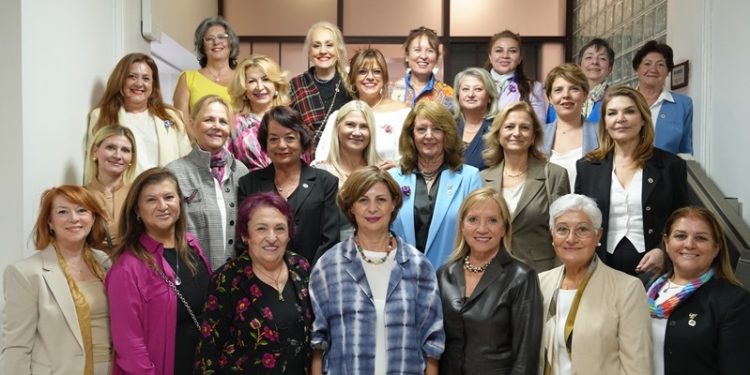 Eskişehir Belediye Başkanı Ayşe Ünlüce : “Çocuklarımıza kol kanat gereceğiz”