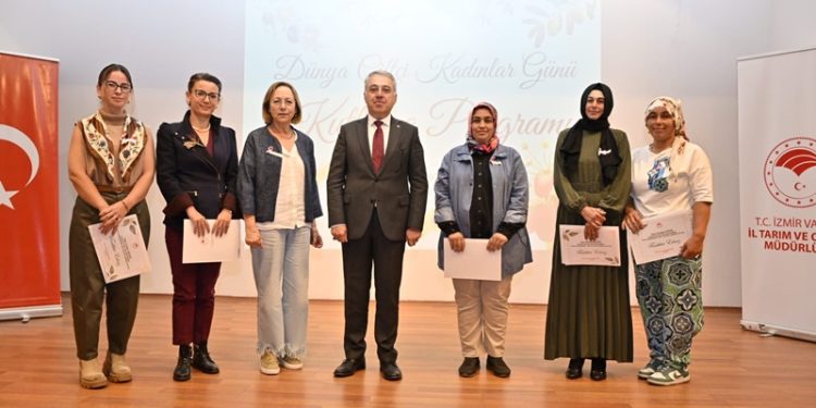 İzmirli kadınlar yaptıkları çalışmalarla Türkiye’ye örnek oluyor