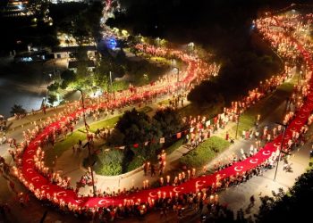 Antalya’da Cumhuriyet’in 101’inci yılında on binler Cumhuriyet için yürüdü