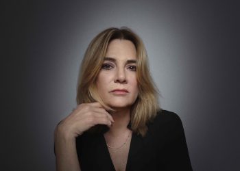 Birsen Tezer’den “Kağıttan Kaptanlar” albümü