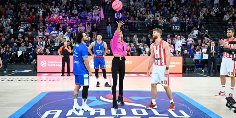 Hava atışı Çağla Şikel’den