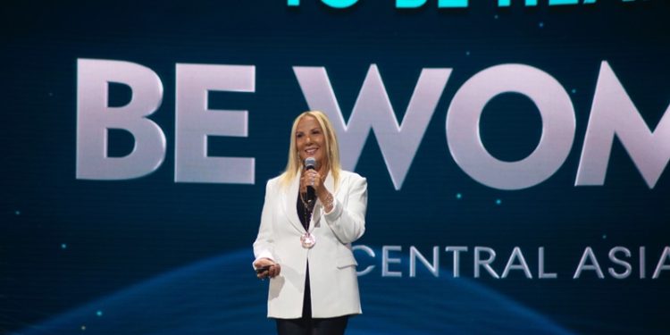 Ece Şirin, Orta Asya’nın ilk kadın platformu  Be Woman Forum 2024’te 3000’den fazla kadına ilham verdi