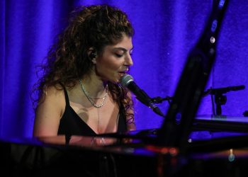 Esra Üçcan, 29 Ekim Cumhuriyet Bayramı için “Emanetim” marşı