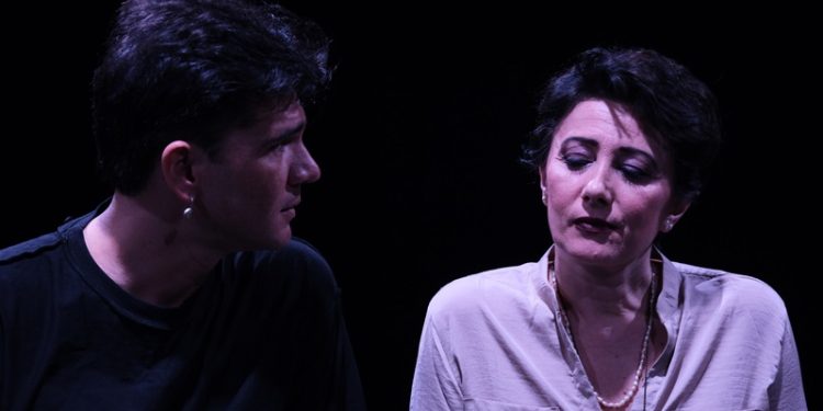 Genç bir oyuncu ve otoriter bir yönetmenin hikâyesi “İkinci Perdenin Başı” Seyirciyle buluşuyor