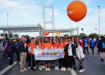İstanbul Maratonu’nda AÇEV’le çocuklar için kıtaları aşın
