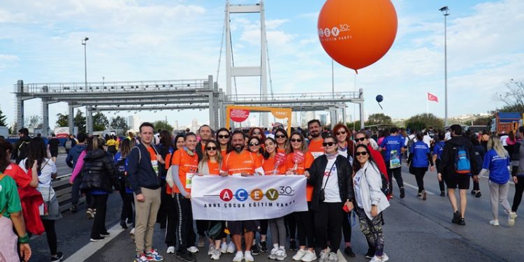 İstanbul Maratonu’nda AÇEV’le çocuklar için kıtaları aşın