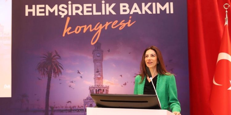 Dokuz Eylül Üniversitesi’nde Hemşirelik temek bakım kongresi : Bakım hizmetleri ve teknolojik yenilikler masaya yatırıldı