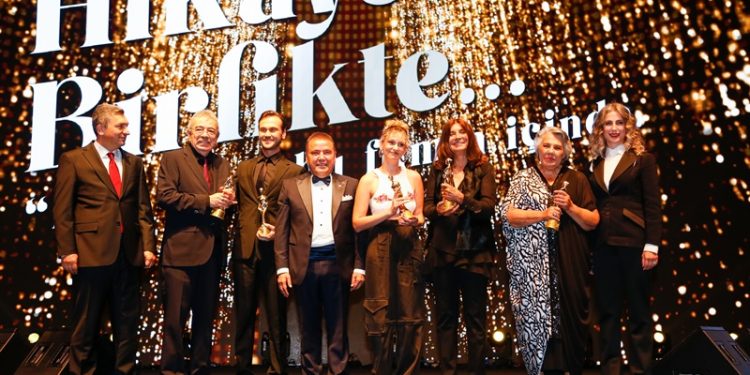 61. Uluslararası Antalya Altın Portakal Film Festivali, coşku dolu bir törenle açıldı