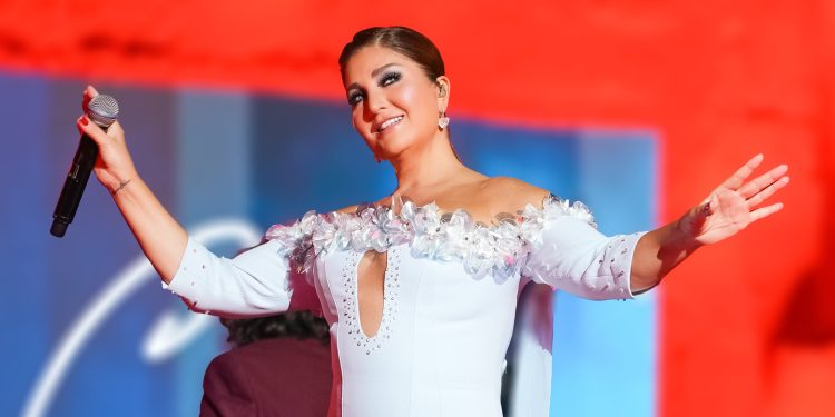 Sibel Can’dan Zeki Müren’e Saygı!