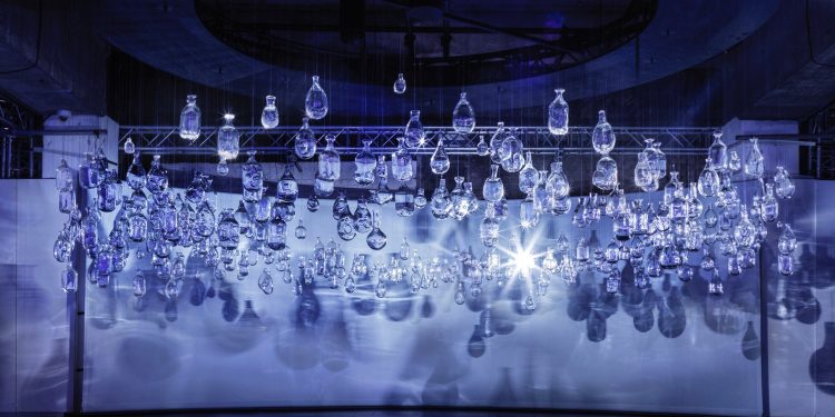 Şişecam dünyanın en hafif viski şişesini üretti