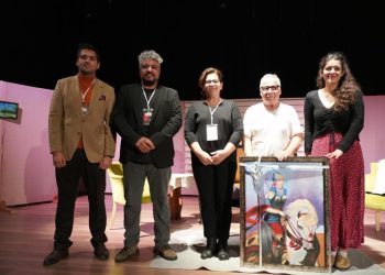 Ayvalık Belediyesi Tiyatrosu “Hatırla  ey Peri’yle “perde dedi