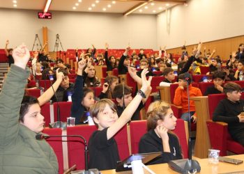 İzmir’de çocukların da meclisi var