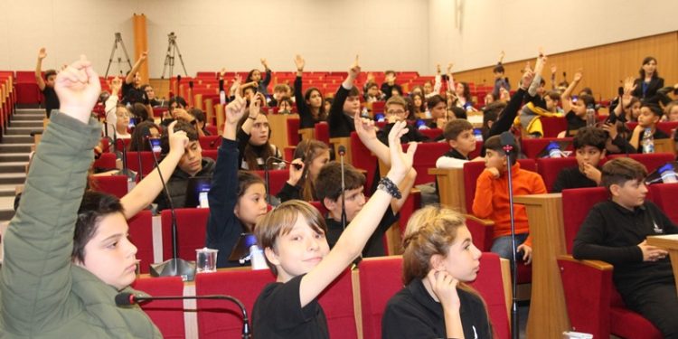 İzmir’de çocukların da meclisi var