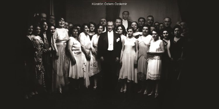 Cumhuriyet’in Öncü Kadınları Sergisi Afyon’da Sanatseverlerle buluşuyor