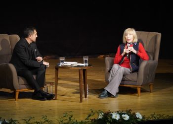 Ayşe Kulin: Her kitap size bir kapı açar