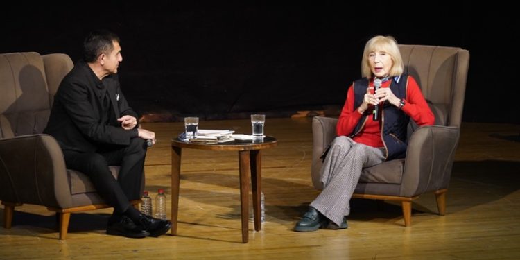 Ayşe Kulin: Her kitap size bir kapı açar