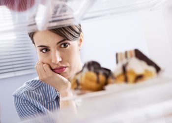 Psikolog Merve Öz  : “Kilo Alımını Tetikleyen Gizli Tehdit: Duygusal Açlık”